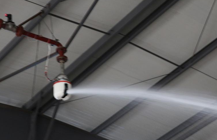 什么情况下需用自动消防水炮而不是能用喷淋头吗